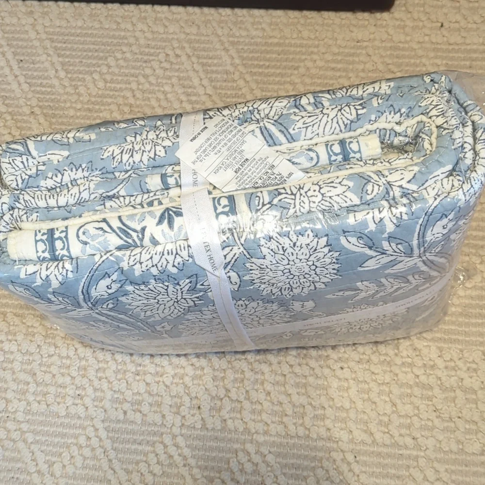 Levtex Home Adare Blue Reversible Full/Queen Quilt Set (88x92in)  2 Pillow Shams